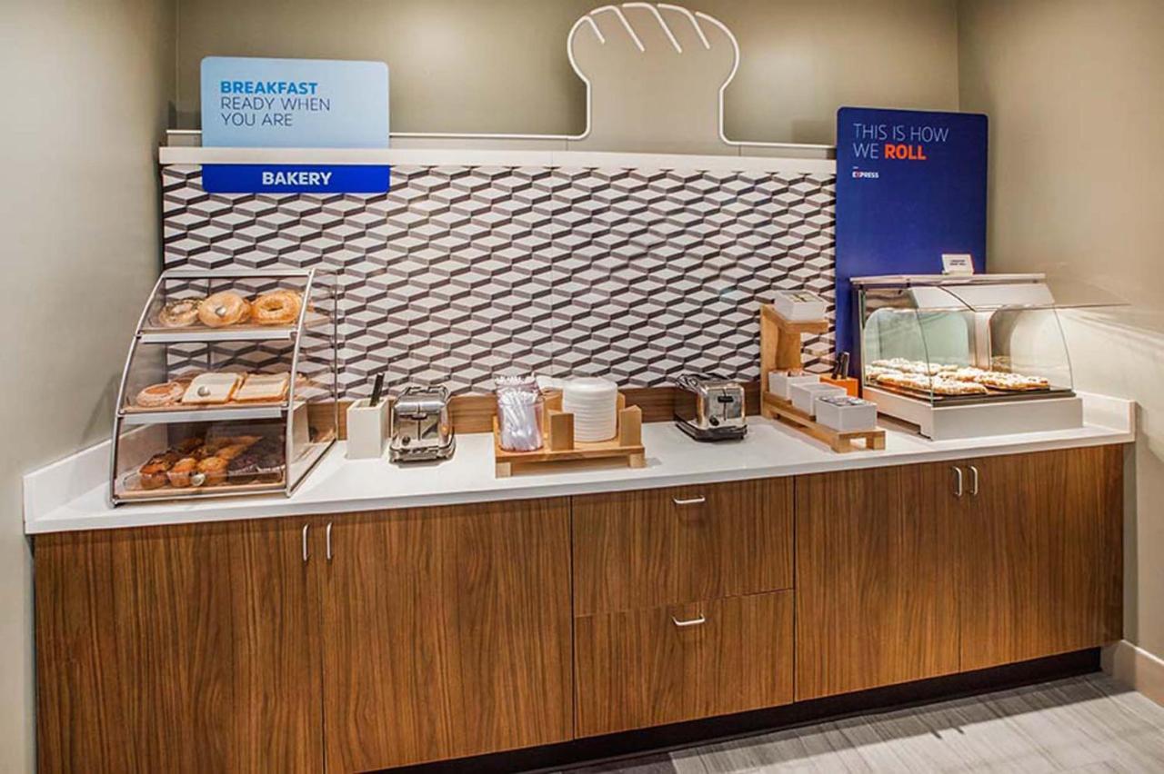 Holiday Inn Express & Suites Columbia-I-26 @ Harbison Blvd By Ihg Exteriör bild