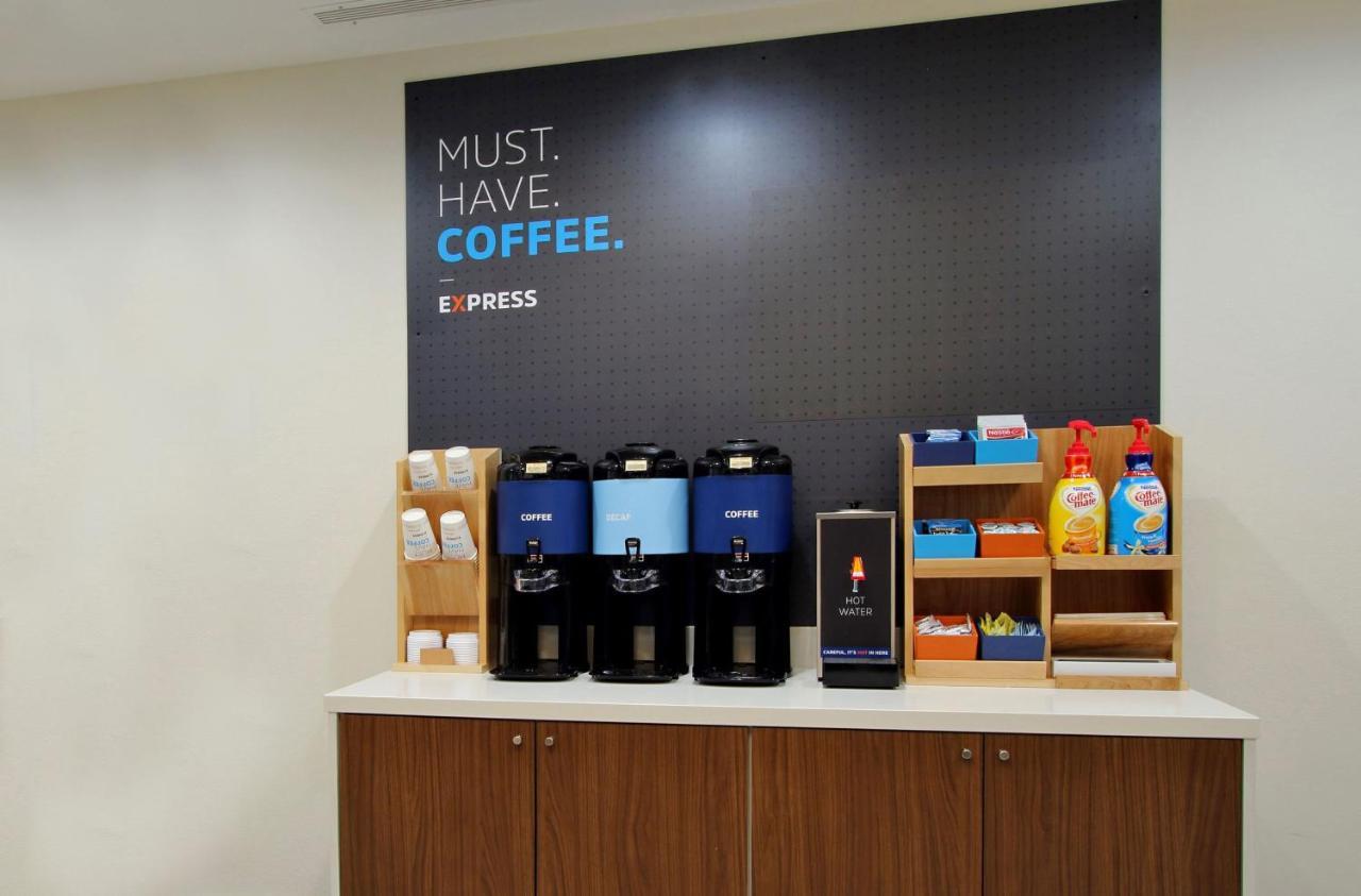 Holiday Inn Express & Suites Columbia-I-26 @ Harbison Blvd By Ihg Exteriör bild
