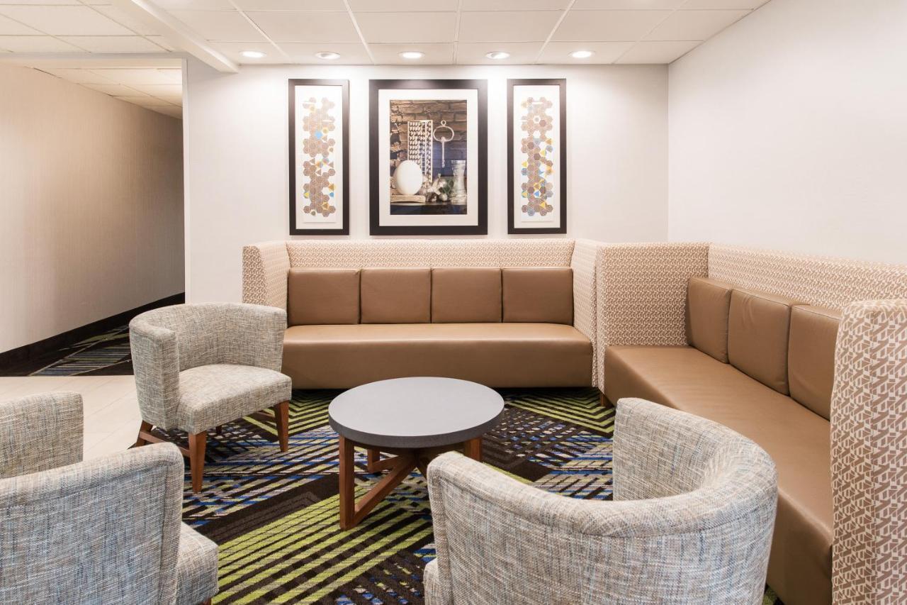 Holiday Inn Express & Suites Columbia-I-26 @ Harbison Blvd By Ihg Exteriör bild